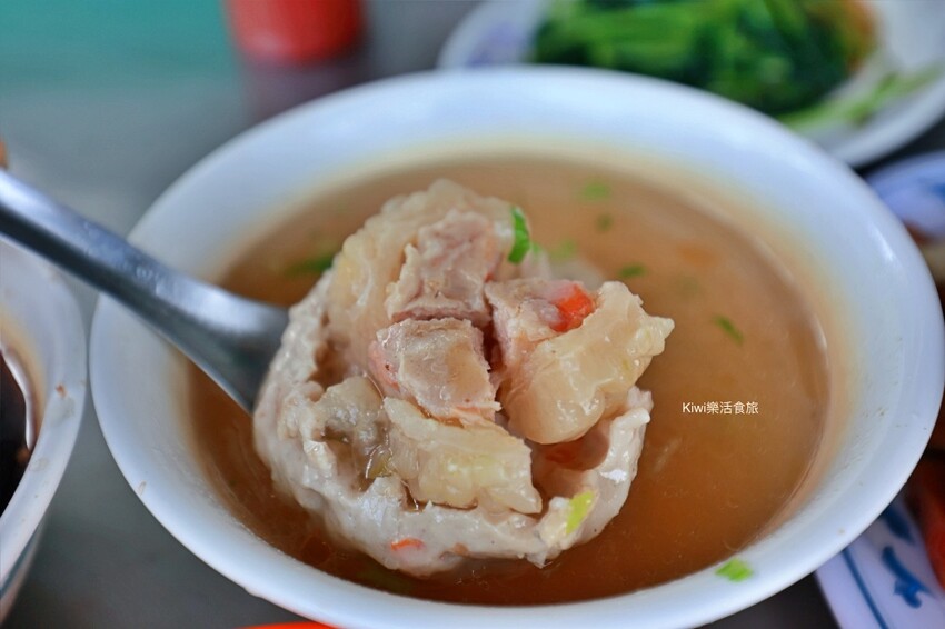 雲林縣北港鎮雲林北港黑仔當歸鴨豬腳｜北港隱藏版美食限量豬腳膠質滿滿、當歸鴨湯清爽甘甜必吃！