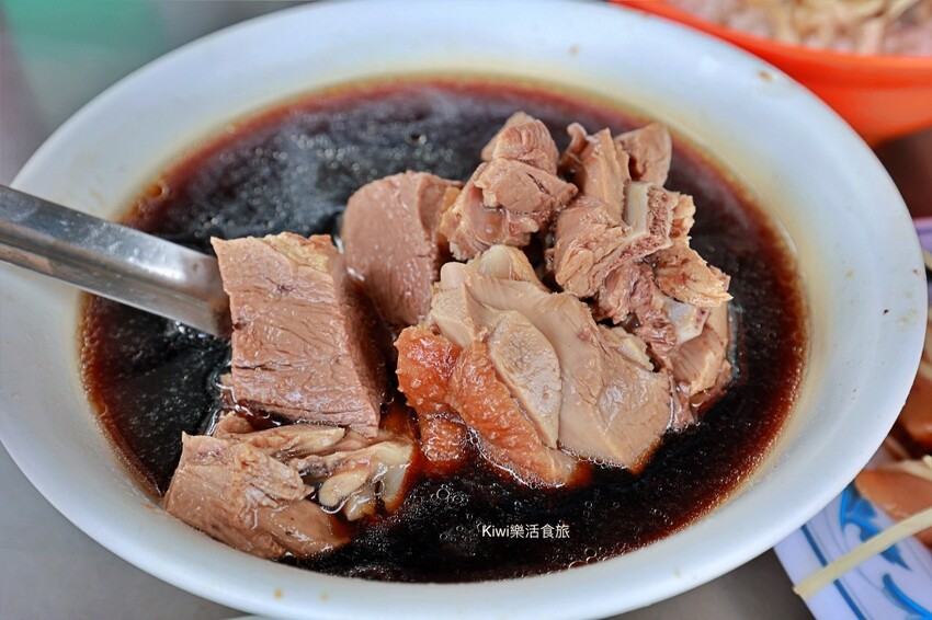 雲林縣北港鎮雲林北港黑仔當歸鴨豬腳｜北港隱藏版美食限量豬腳膠質滿滿、當歸鴨湯清爽甘甜必吃！