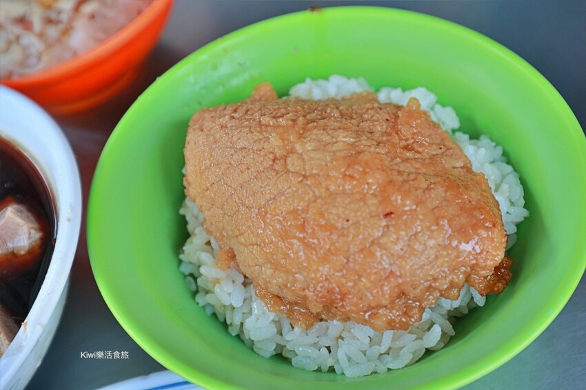 雲林縣北港鎮雲林北港黑仔當歸鴨豬腳｜北港隱藏版美食限量豬腳膠質滿滿、當歸鴨湯清爽甘甜必吃！