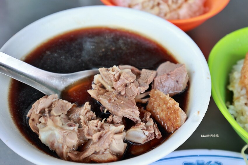 雲林縣北港鎮雲林北港黑仔當歸鴨豬腳｜北港隱藏版美食限量豬腳膠質滿滿、當歸鴨湯清爽甘甜必吃！