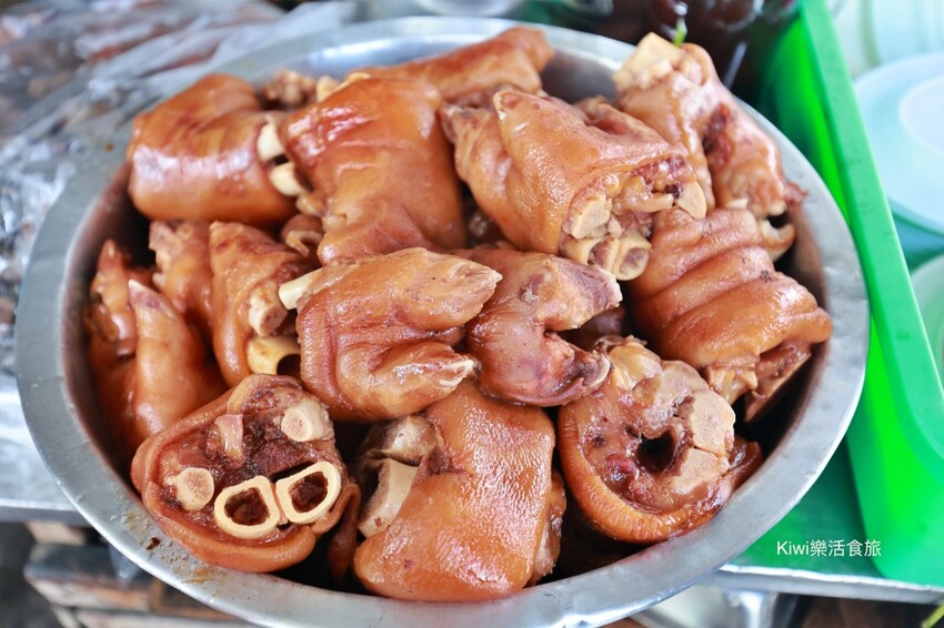 雲林縣北港鎮雲林北港黑仔當歸鴨豬腳｜北港隱藏版美食限量豬腳膠質滿滿、當歸鴨湯清爽甘甜必吃！