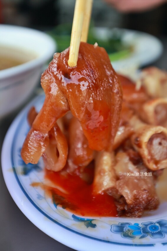 雲林縣北港鎮雲林北港黑仔當歸鴨豬腳｜北港隱藏版美食限量豬腳膠質滿滿、當歸鴨湯清爽甘甜必吃！