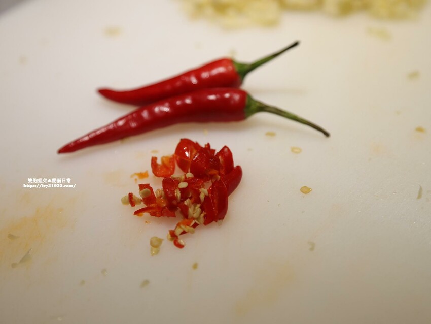 高雄市苓雅區推薦高雄正港港式點心 – 大佬嗶 爆蒜料理 自強店 自強三路宵夜美食