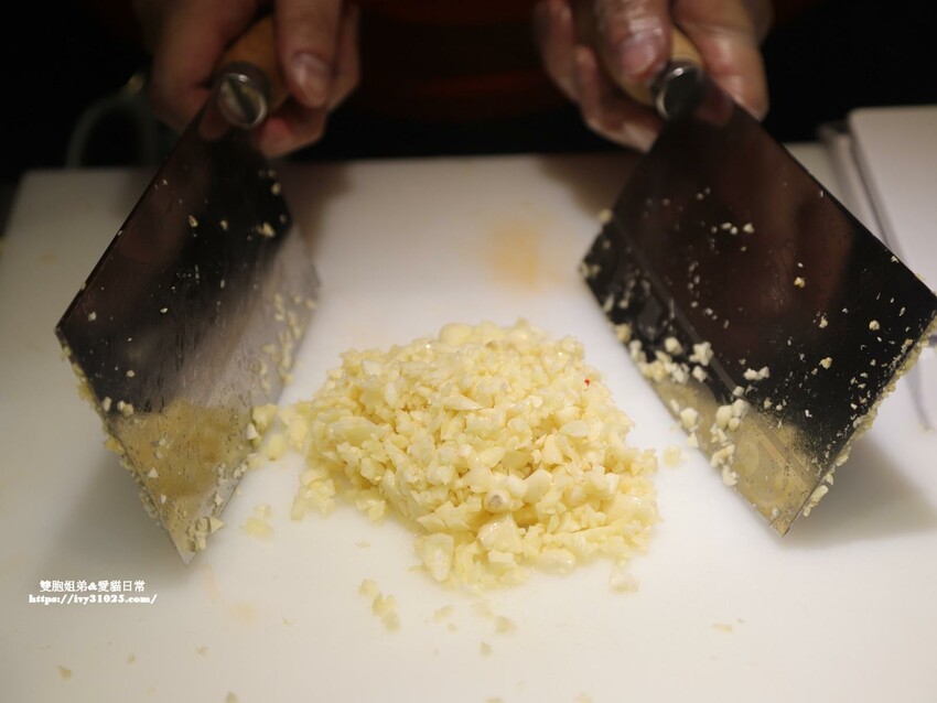 高雄市苓雅區推薦高雄正港港式點心 – 大佬嗶 爆蒜料理 自強店 自強三路宵夜美食