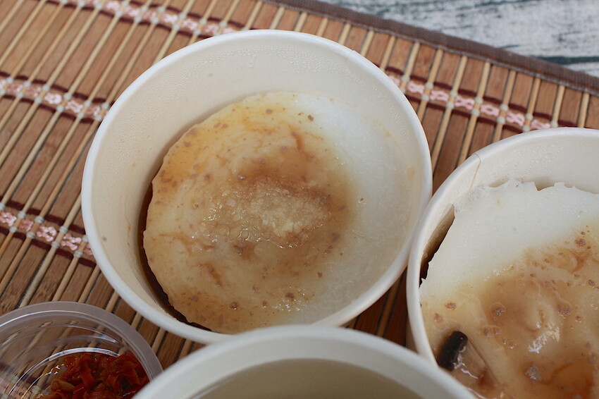 台南市中西區吃。台南市|中西區。「三女碗粿」罕見文青風古早味碗粿店,外觀潔白碗粿糕體竟然這麼好吃「三女碗粿」。