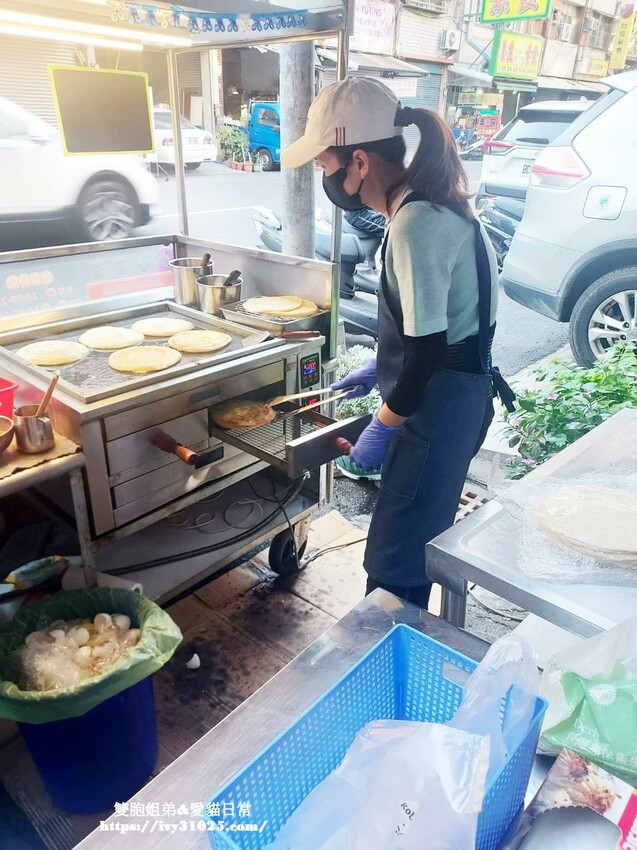 高雄市鳳山區南部首間 河南信陽烤爐雞蛋灌餅｜高雄鳳山大明路上 排隊拿號碼牌