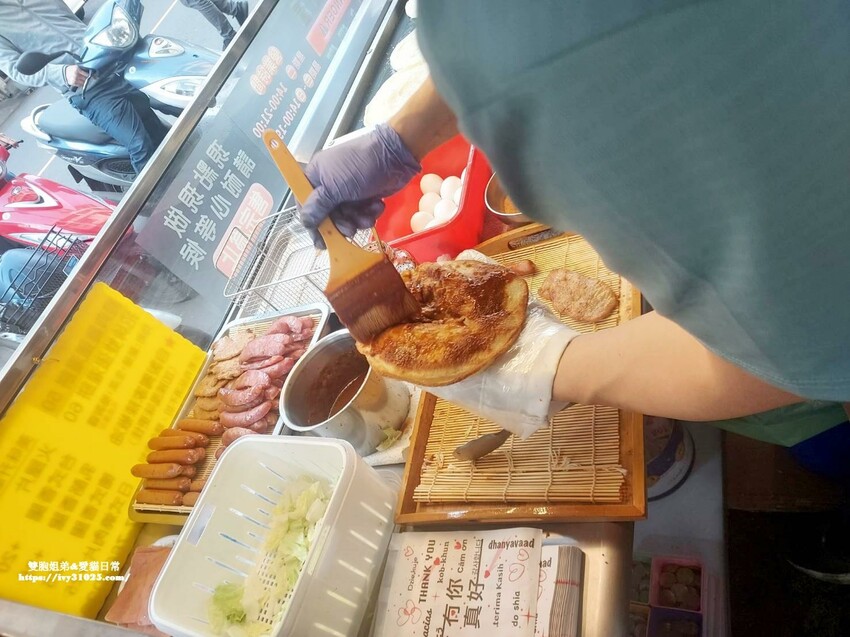 高雄市鳳山區南部首間 河南信陽烤爐雞蛋灌餅｜高雄鳳山大明路上 排隊拿號碼牌