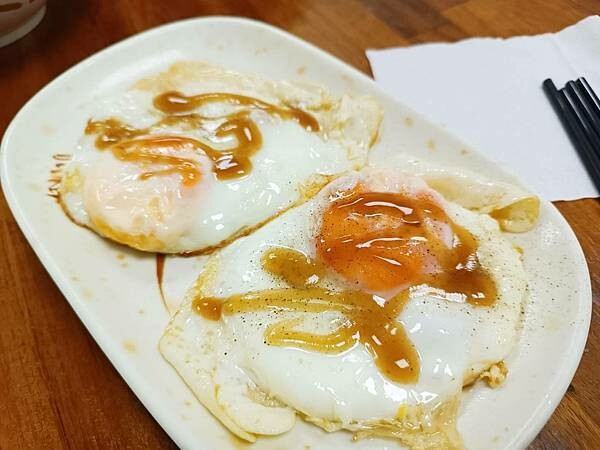 台東縣太麻里鄉太麻里美食推薦【太麻里魯冰花滷肉飯】遠眺著大山,在沉靜的小店裡面吃上家裡的滋味,涮嘴又好吃!台東美食