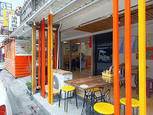 台東縣太麻里鄉太麻里美食推薦【太麻里魯冰花滷肉飯】遠眺著大山,在沉靜的小店裡面吃上家裡的滋味,涮嘴又好吃!台東美食