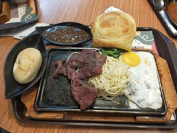 新北土城大將牛排~平價鐵板牛排~飲料無限續喝~日月光廣場B1