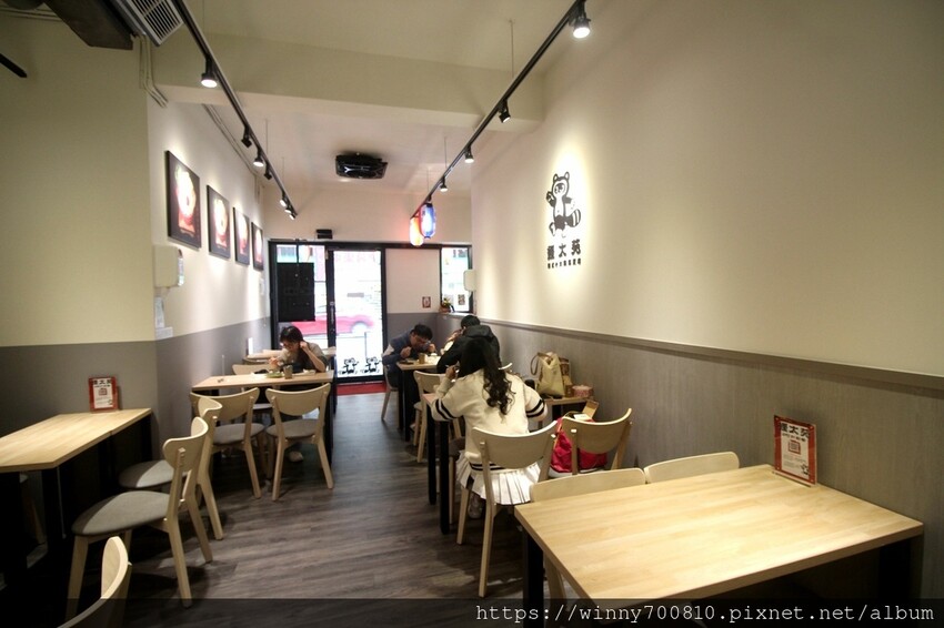 新北市汐止區新北/汐止【狸太苑】為漢博格連鎖餐飲集團  底下的餐廳， 狸太苑x漢堡門徒，為同一品牌，提供平價，多樣化