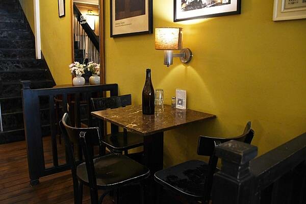 高雄市新興區美麗島站旁最靜謐的咖啡館【CAFE STRADA 步道咖啡】宛如來到小歐洲般的享受~高雄咖啡店推薦