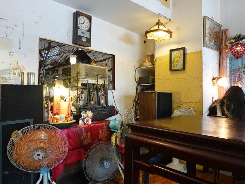 台中市中區台中中區—久流麵攤|全臺最狂什錦麵 大胃王版海陸齊聚只要銅板價|台中火車站、日曜天地OUTLET、公園路