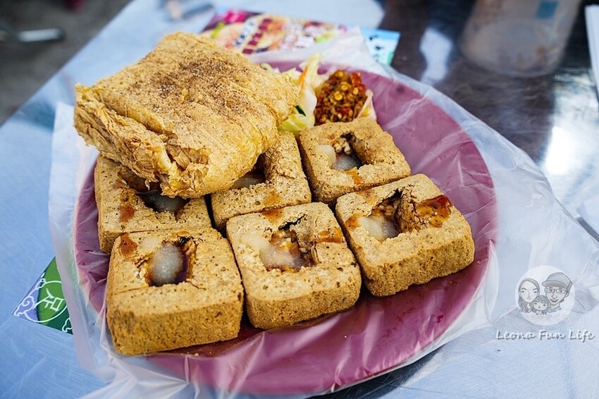 台中市北屯區台中北屯美食|香酥夜市臭豆腐，搭配銅板價料多肉骨茶喝到飽，特製辣醬一定要來一點!|臭名昭彰臭豆腐|昌平夜
