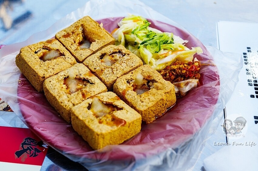 台中市北屯區台中北屯美食|香酥夜市臭豆腐，搭配銅板價料多肉骨茶喝到飽，特製辣醬一定要來一點!|臭名昭彰臭豆腐|昌平夜