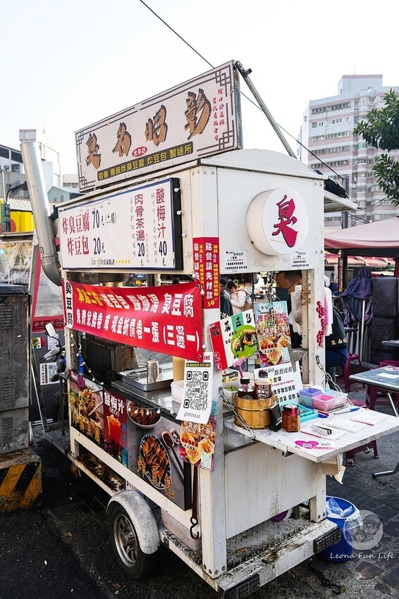 台中市北屯區台中北屯美食|香酥夜市臭豆腐，搭配銅板價料多肉骨茶喝到飽，特製辣醬一定要來一點!|臭名昭彰臭豆腐|昌平夜