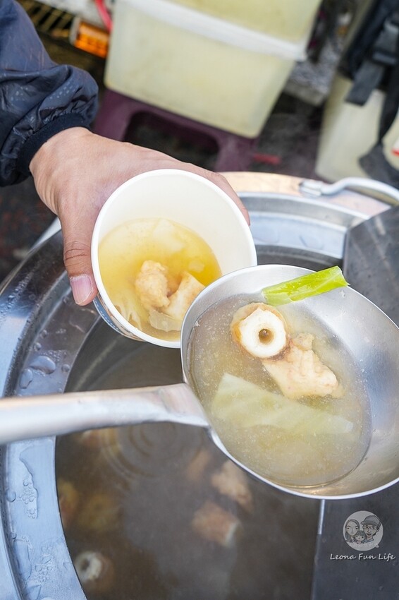 台中市北屯區台中北屯美食|香酥夜市臭豆腐，搭配銅板價料多肉骨茶喝到飽，特製辣醬一定要來一點!|臭名昭彰臭豆腐|昌平夜