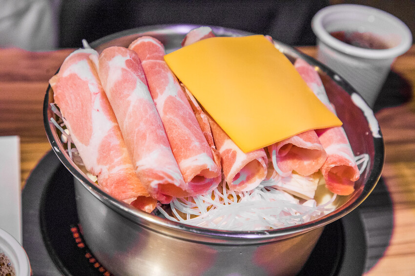 桃園市龜山區家芬豆花火鍋|還沒開門就大排長龍!在地最強傳奇小火鍋