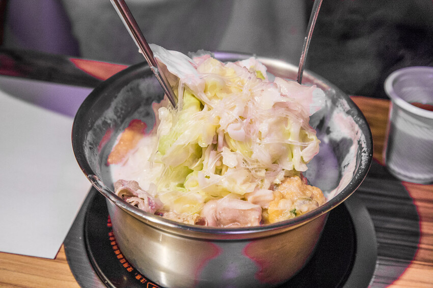 桃園市龜山區家芬豆花火鍋|還沒開門就大排長龍!在地最強傳奇小火鍋