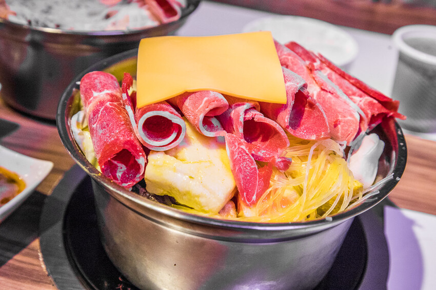 桃園市龜山區家芬豆花火鍋|還沒開門就大排長龍!在地最強傳奇小火鍋