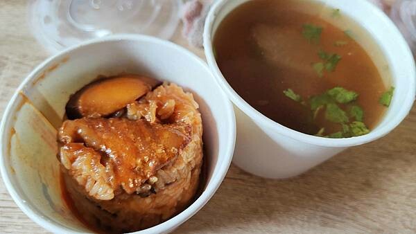 台北市中正區林記米粉湯｜南機場夜市裡必吃的美食小吃店，超大份量別輕易嚐試