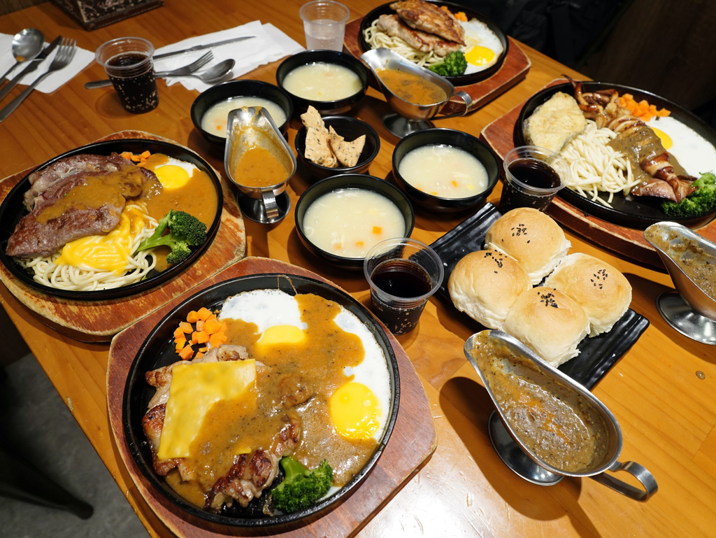 台南平價牛排推薦│魔力牛牛排館│雙拼超值又好吃│鐵板牛排香氣 台南平價牛排推薦│魔力牛牛排館│雙拼超值又好吃│鐵板牛排香氣