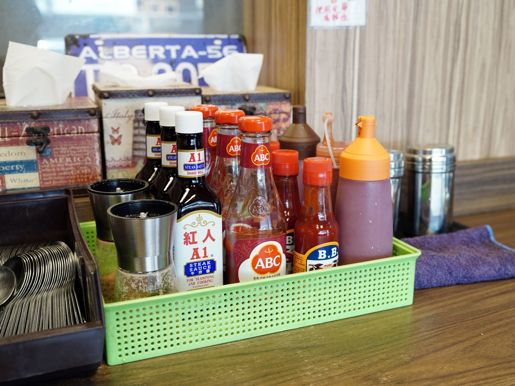 台南平價牛排推薦│魔力牛牛排館│雙拼超值又好吃│鐵板牛排香氣 台南平價牛排推薦│魔力牛牛排館│雙拼超值又好吃│鐵板牛排香氣