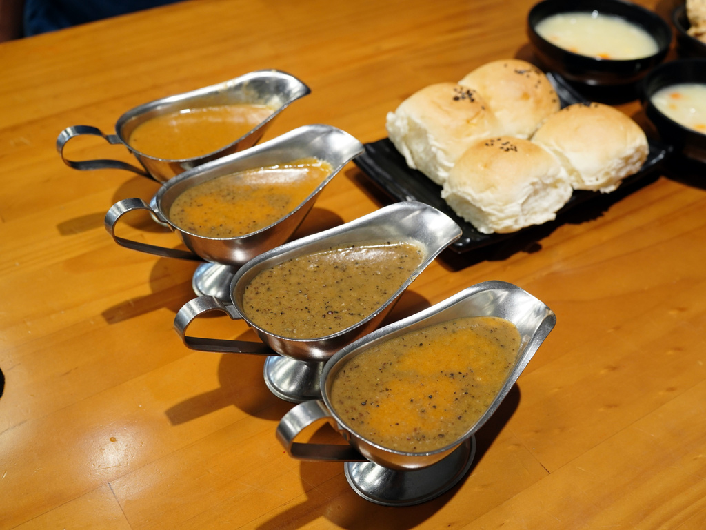 台南平價牛排推薦│魔力牛牛排館│雙拼超值又好吃│鐵板牛排香氣 台南平價牛排推薦│魔力牛牛排館│雙拼超值又好吃│鐵板牛排香氣