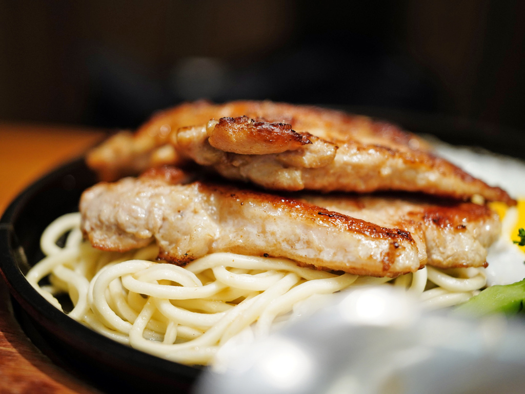 台南平價牛排推薦│魔力牛牛排館│雙拼超值又好吃│鐵板牛排香氣 台南平價牛排推薦│魔力牛牛排館│雙拼超值又好吃│鐵板牛排香氣