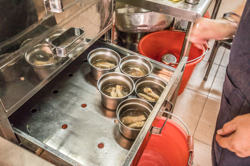 彰化縣鹿港鎮阿婆當歸鴨、筒仔米糕|都在地人在扛!沒有招牌超低調七十年筒仔米糕、當歸鴨老店