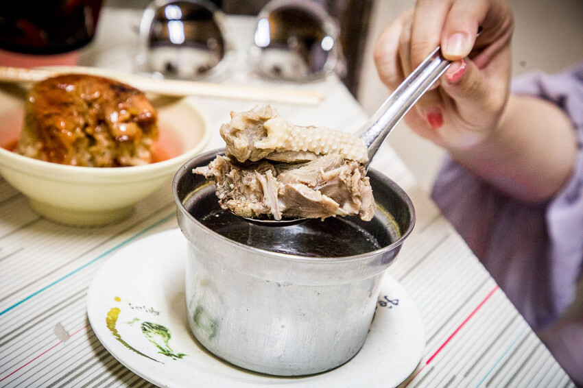 彰化縣鹿港鎮阿婆當歸鴨、筒仔米糕|都在地人在扛!沒有招牌超低調七十年筒仔米糕、當歸鴨老店