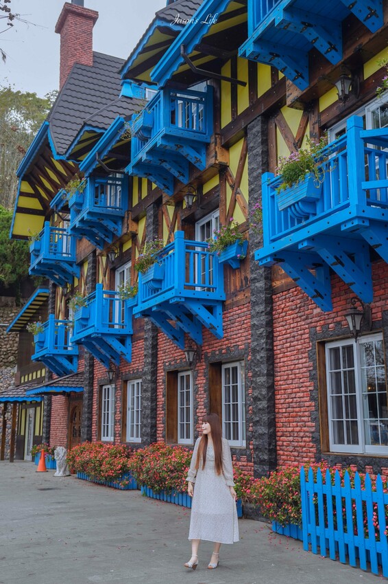 南投縣埔里鎮【南投埔里｜景點】藍色城堡X茱諾法式甜點。以為是國外，原來是在埔里，黃藍色移動城堡開幕了