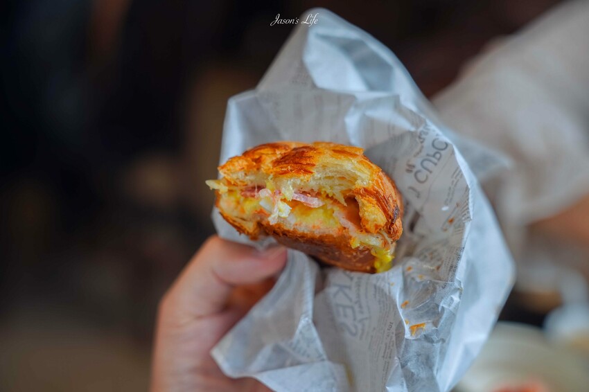 南投縣埔里鎮【南投埔里｜景點】藍色城堡X茱諾法式甜點。以為是國外，原來是在埔里，黃藍色移動城堡開幕了