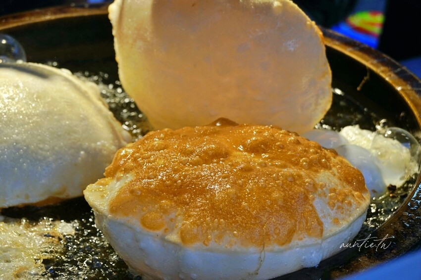 台北市士林區【台北】士林｜北投炸蛋蔥油餅，皮Q蓬鬆不油膩，越炸越澎光看過程超療癒！