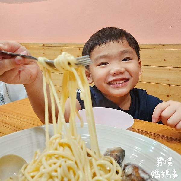 高雄市左營區【高雄‧左營】Dor,留手工義大利麵(巨蛋店)│漢神巨蛋附近好吃的平價手工義大利麵、披薩店