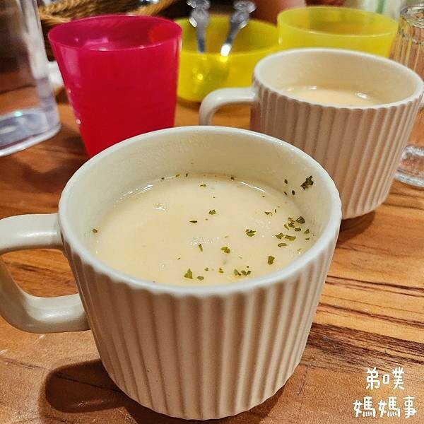 高雄市左營區【高雄‧左營】Dor,留手工義大利麵(巨蛋店)│漢神巨蛋附近好吃的平價手工義大利麵、披薩店