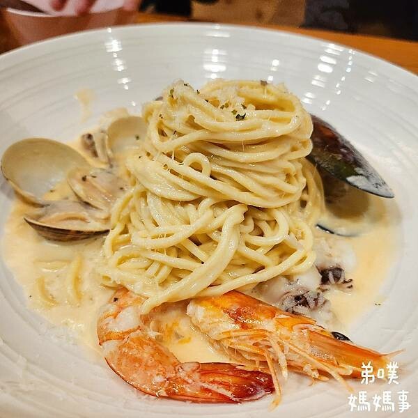 高雄市左營區【高雄‧左營】Dor,留手工義大利麵(巨蛋店)│漢神巨蛋附近好吃的平價手工義大利麵、披薩店