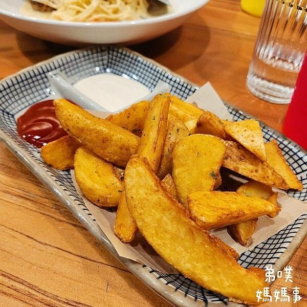 高雄市左營區【高雄‧左營】Dor,留手工義大利麵(巨蛋店)│漢神巨蛋附近好吃的平價手工義大利麵、披薩店