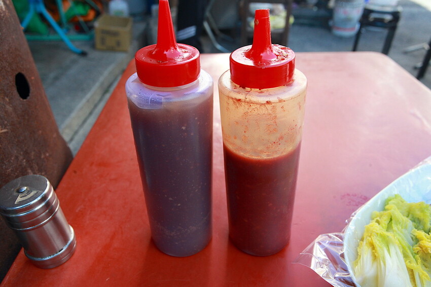 高雄市左營區吃​​。高雄市｜左營區。「李天生古早味香腸（創始店）」傳承三代飄香超過一甲子傳統小吃，隱身在百年古厝旁