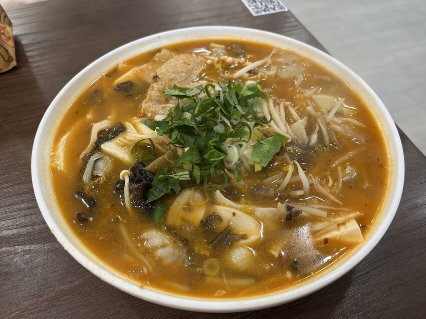 桃園市桃園區【桃園鍋物】重口味中價位的個人鍋物【酸研酸魚桃園藝文店】酸菜魚水煮牛番茄牛這裡都有