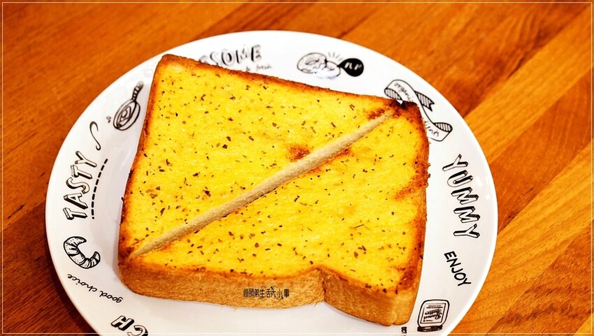 新北市三峽區三峽複合式咖啡：學而文創&Café，無服務費，無限制用餐時間，免費高速WiFi及插座供應