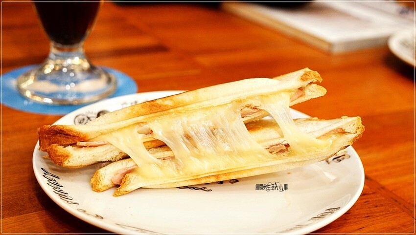 新北市三峽區三峽複合式咖啡：學而文創&Café，無服務費，無限制用餐時間，免費高速WiFi及插座供應