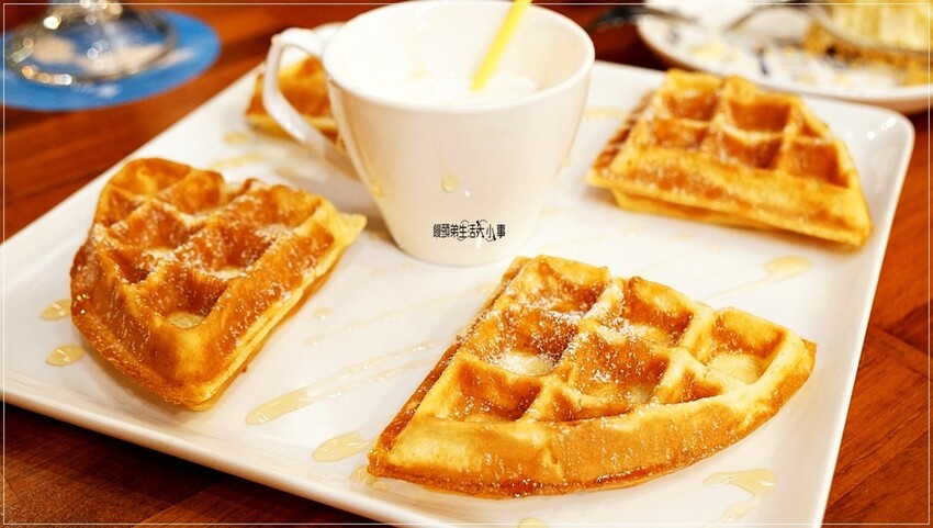 新北市三峽區三峽複合式咖啡：學而文創&Café，無服務費，無限制用餐時間，免費高速WiFi及插座供應