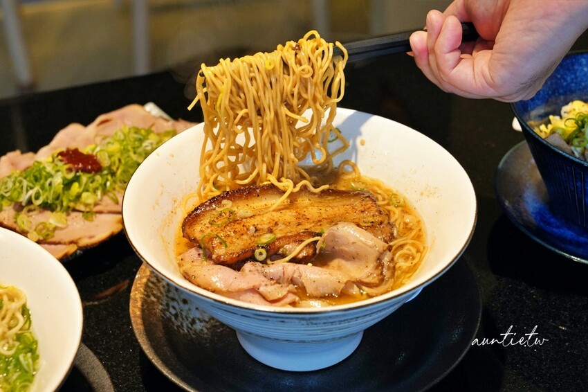 公館美食推薦7選！拉麵免費加麵吃到飽 390元威靈頓牛排，超高CP值公館美食全收。