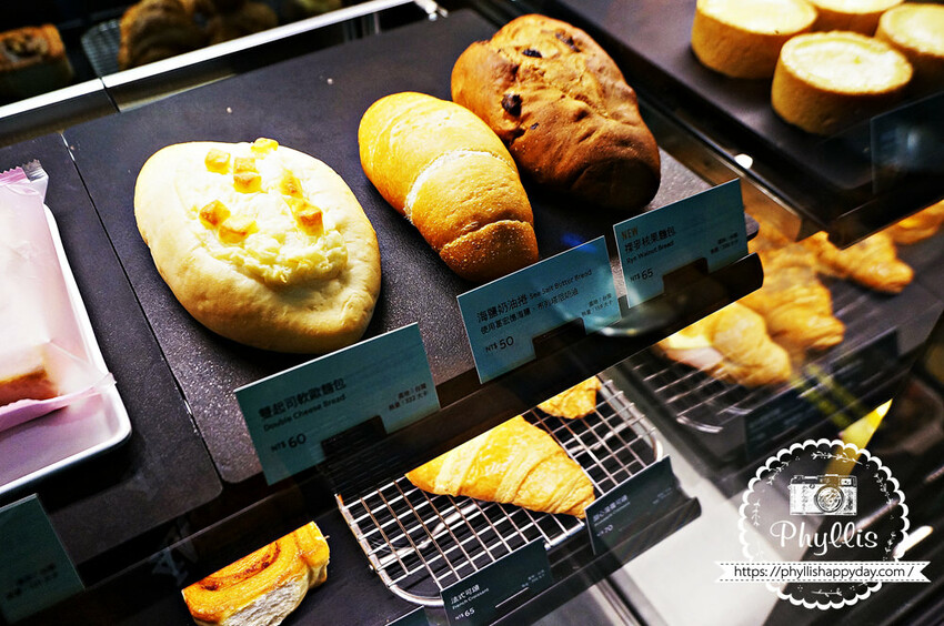 『STARBUCKS 星巴克-龍潭門市』享受寬敞舒適的咖啡時光｜不限時咖啡廳｜環境寬敞停車方便｜不定時驚喜咖啡買一送一優惠｜龍潭咖啡廳 - 相片中的菲莉絲