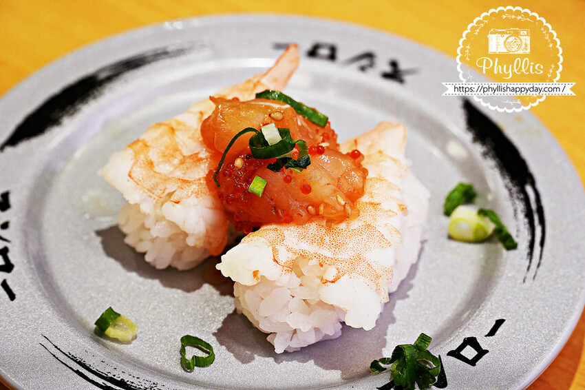 楊梅新開幕『スシロー壽司郎-楊梅中山店』超平價海膽大放送|每盤最低只要40元|停車方便|親子餐廳首選|楊梅餐廳推薦 - 相片中的菲莉絲