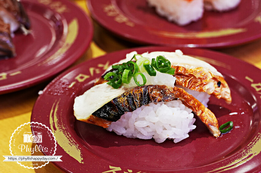 楊梅新開幕『スシロー壽司郎-楊梅中山店』超平價海膽大放送|每盤最低只要40元|停車方便|親子餐廳首選|楊梅餐廳推薦 - 相片中的菲莉絲