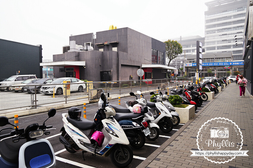 楊梅新開幕『スシロー壽司郎-楊梅中山店』超平價海膽大放送|每盤最低只要40元|停車方便|親子餐廳首選|楊梅餐廳推薦 - 相片中的菲莉絲