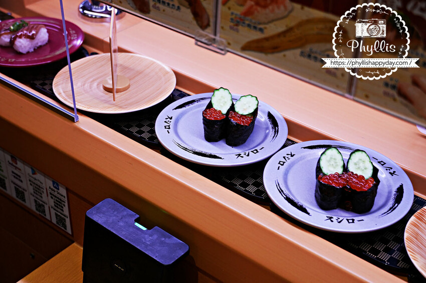 楊梅新開幕『スシロー壽司郎-楊梅中山店』超平價海膽大放送|每盤最低只要40元|停車方便|親子餐廳首選|楊梅餐廳推薦 - 相片中的菲莉絲