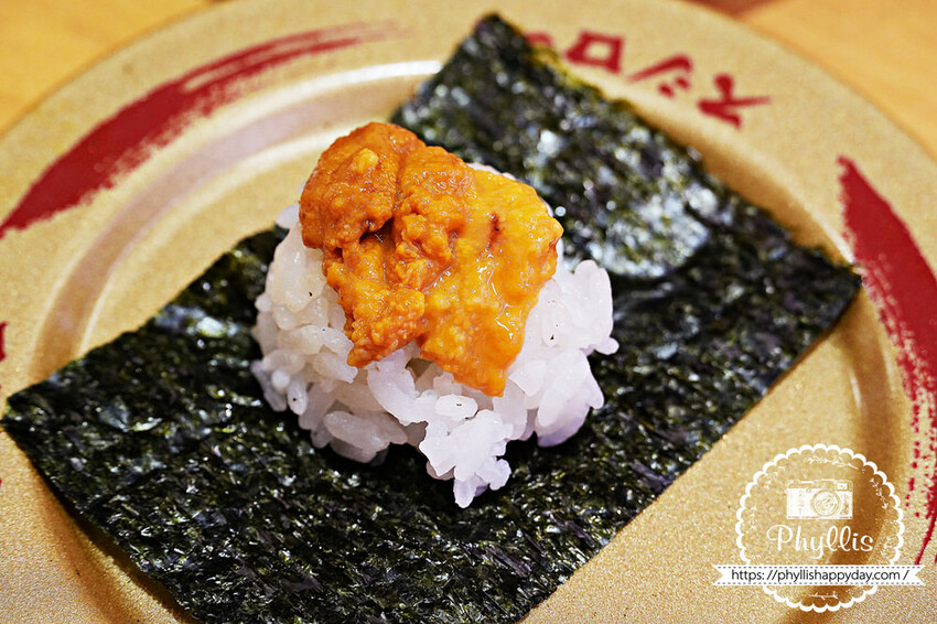 楊梅新開幕『スシロー壽司郎-楊梅中山店』超平價海膽大放送|每盤最低只要40元|停車方便|親子餐廳首選|楊梅餐廳推薦 - 相片中的菲莉絲